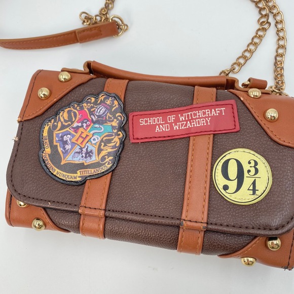 Harry Potter Hogwarts Trunk Crossbody Bag Wallet Brown Gold Studs 9 3/4 Patch - Picture 3 of 14